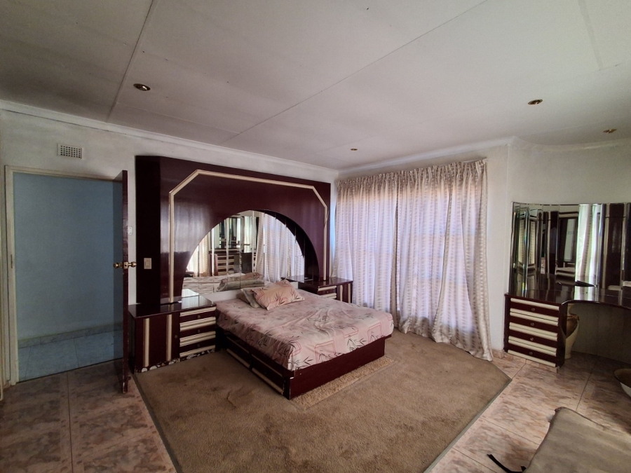 5 Bedroom Property for Sale in Manzil Park North West